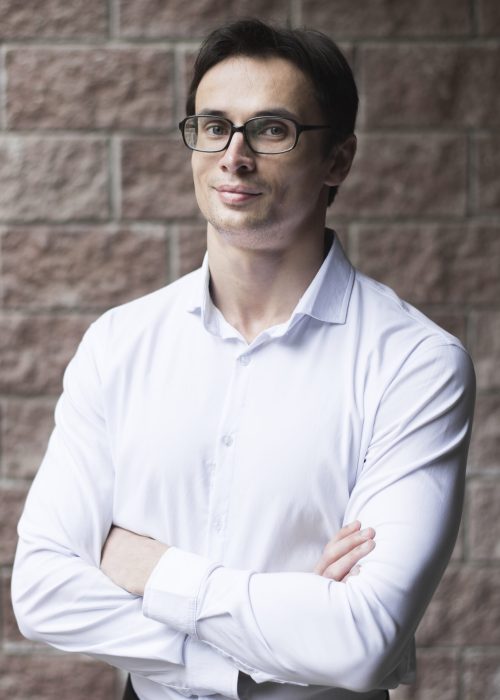 front-view-businessman-with-crossed-arms